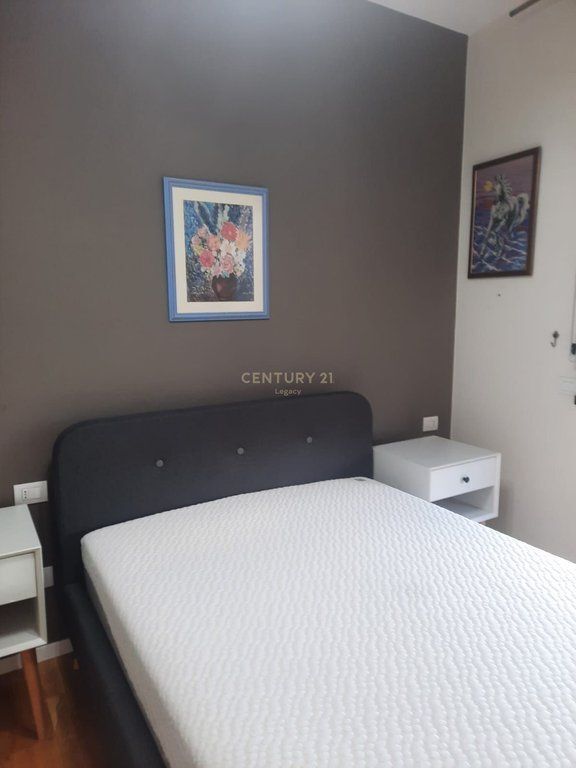 Apartament modern 1+1 me qira në Qendër të Tiranës – Rruga e Barrikadave