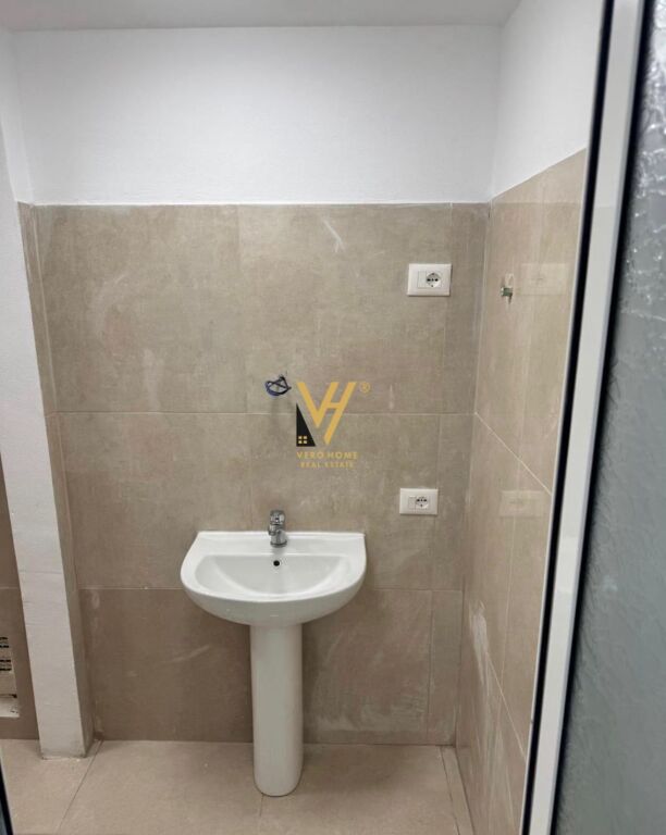 SHITET DYQAN 38.4 M2 TE RRUGA MINE PEZA 192.000 EURO