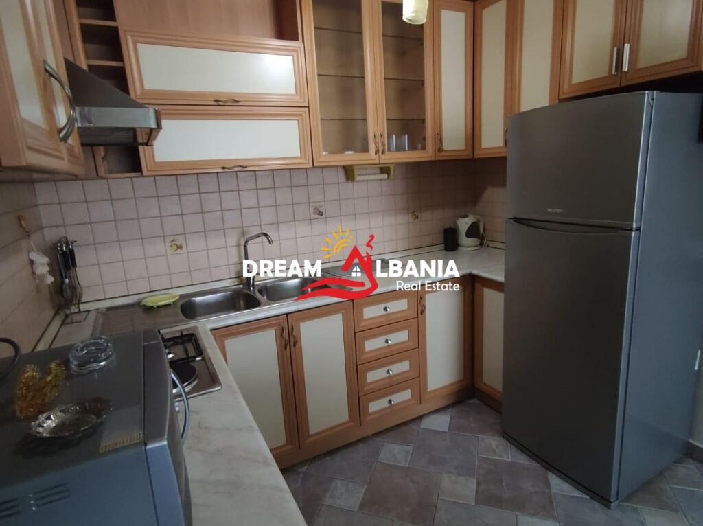 Jepet me Qera Apartament  1+1 tek Rruga e Elbasanit, pranë Shkollës së Baletit ( ID 4211819 )