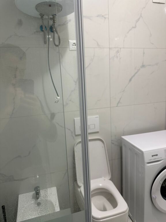 Apartament 1+1 me qera , Astir