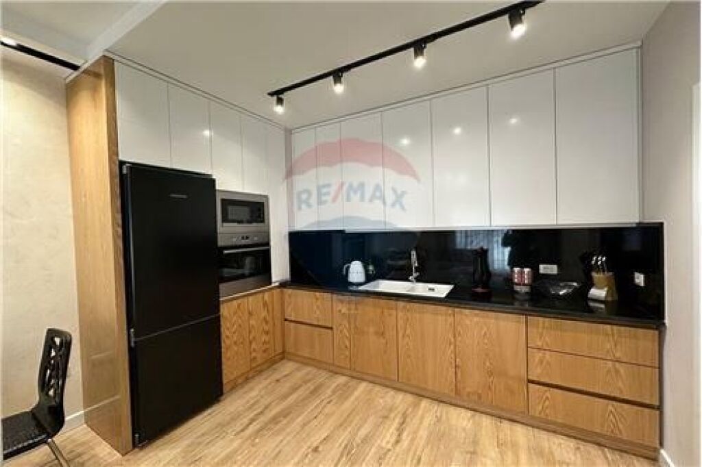 Apartament me qera 1+1