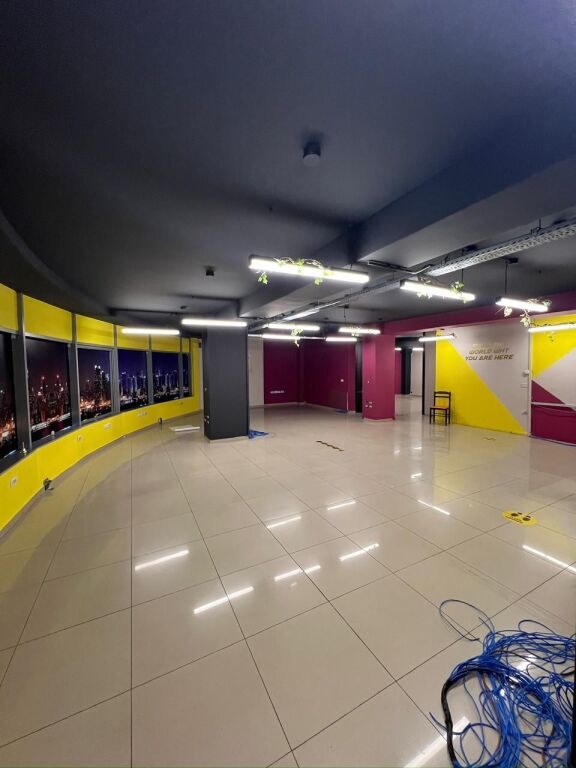 ZYRE PER QERA RRUGA E DDIBRES 250M2