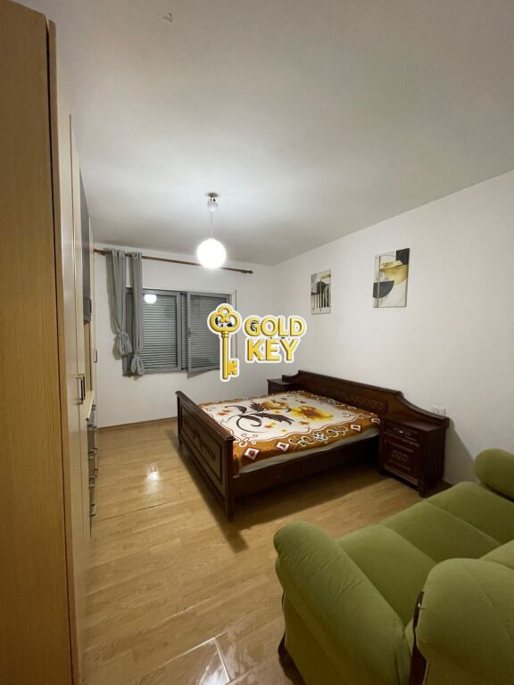 🏡 APARTAMENT ME QERA 2+1 (Pranë Bulevardit, Durrës)