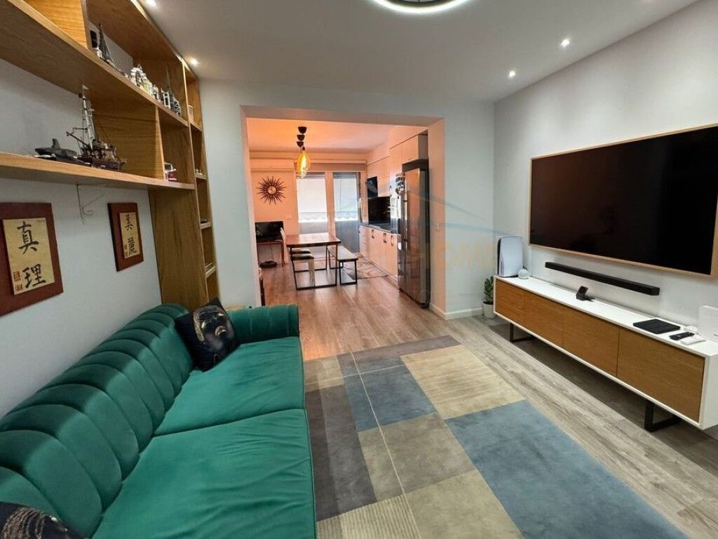 Shitet, Apartament 2+1, Blloku