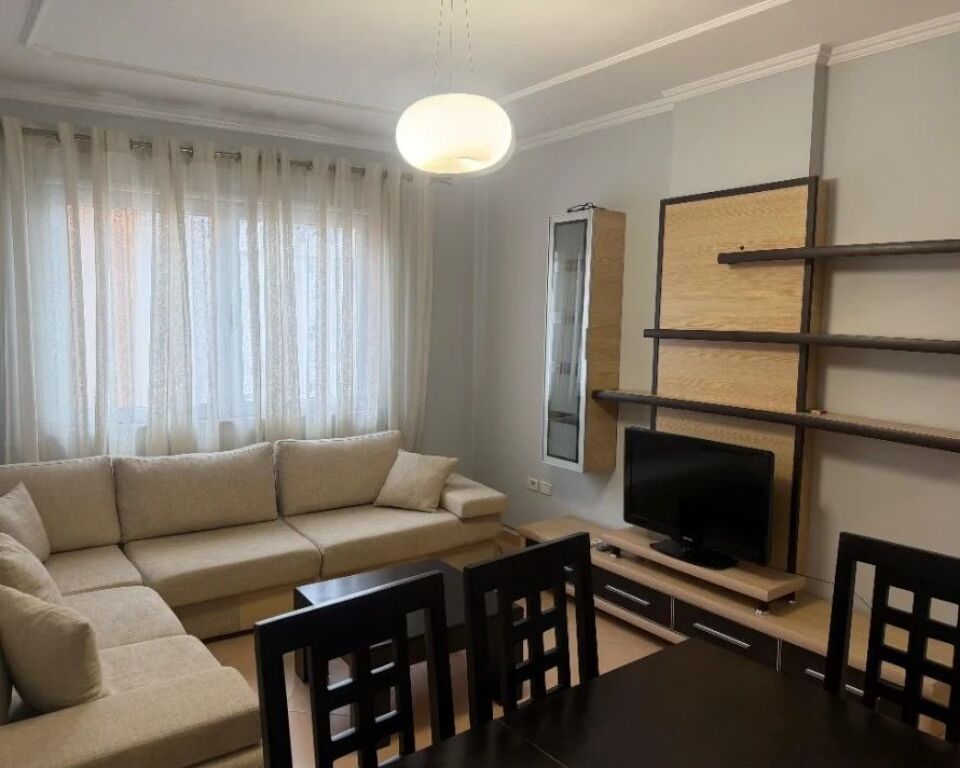 Apartament 1+1, Mine Peza!