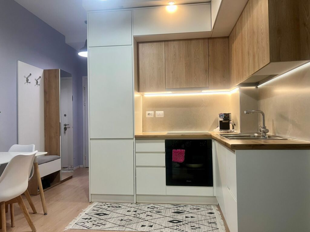 Apartament me qira tek Rezidenca Marga,prane Bulevardit te Ri.Cmimi 500 mije lek e mobiluar