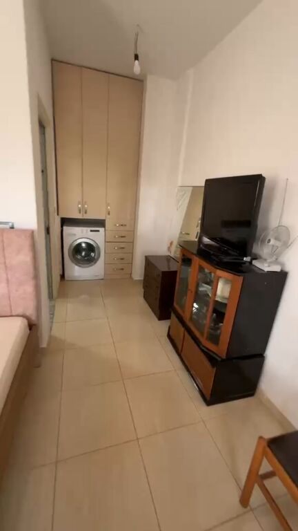 Garsionere 25000 leke.Yzberisht