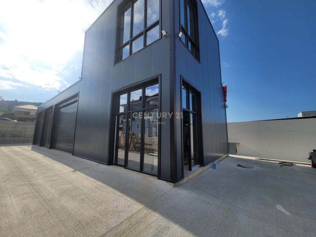 🏢 OFROHET KAPANON ME QIRA NË KASHAR 📍 Afër Top Channel