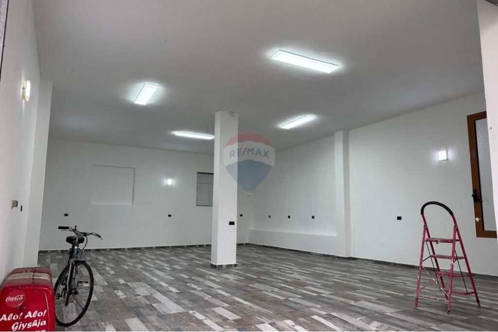 Magazinë/Kapanon - Për Qira - Kodra e Priftit, Tiranë