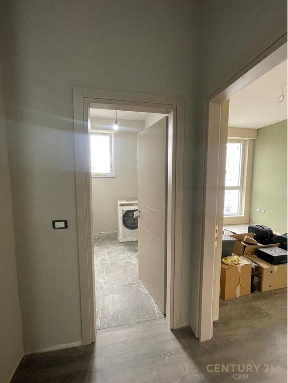 VENDESI APPARTAMENTO 3+1+2 PRESSO IL MUNICIPIO DI PARIGI, BEGA07