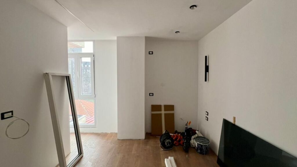 🏠SHITET: 1+1📍21 Dhjetori (Prane Hotel Mondial) - Pallat i Ri Buze Rruges Kryesore - 155,000€ - K.2 - Sp.54m² || Nje nder zonat me te kerkuara te qytetit🔥