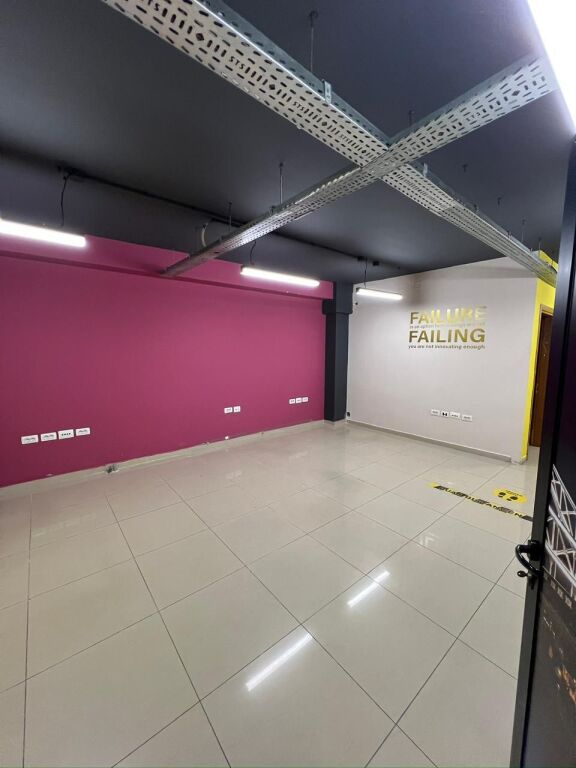 ZYRE PER QERA RRUGA E DDIBRES 250M2