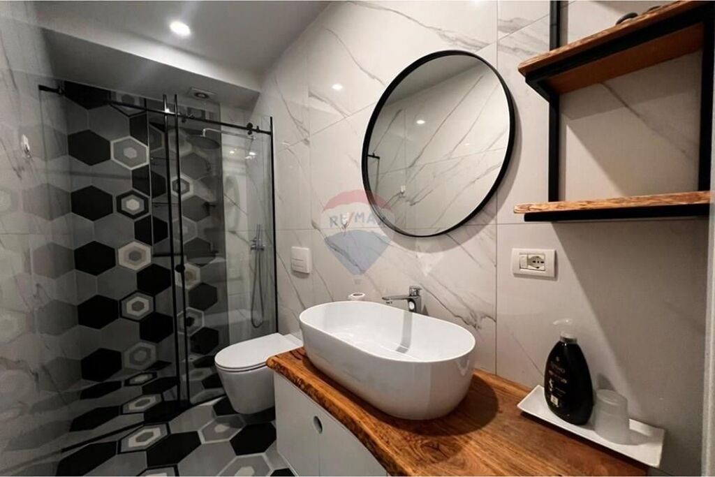 Apartment 1+1 for rent on Kavaja Street!