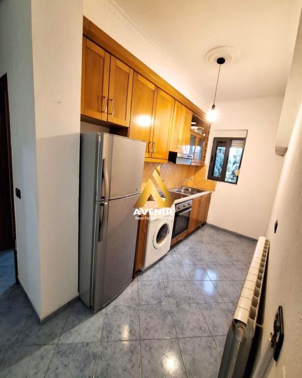 JEPET ME QIRA APARTAMENT 2+1 TE BULEVARDI I RI, TIRANË