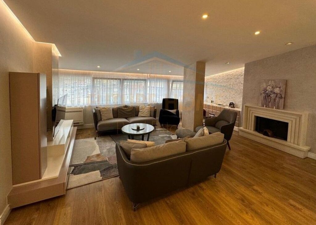 Shitet, Apartament 3+1+2 Poste Parkimi, Fresku