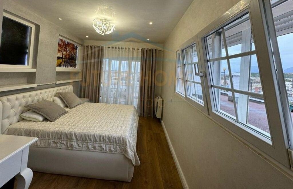 Shitet, Apartament 3+1+2 Poste Parkimi, Fresku