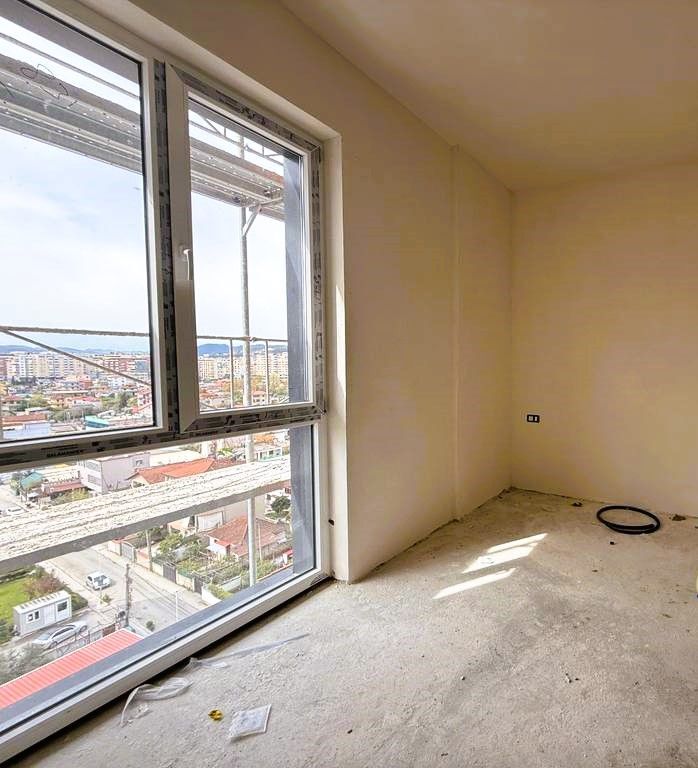 VENDIAMO APPARTAMENTO 1+1, VICINO AL EX CAMPO DI AVIAZIONE!