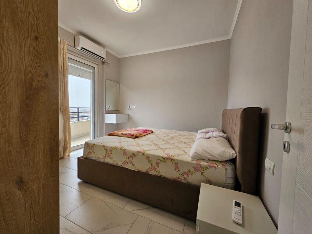 APARTAMENT 2+1 ME QERA NE ZONEN E SPITALLES!