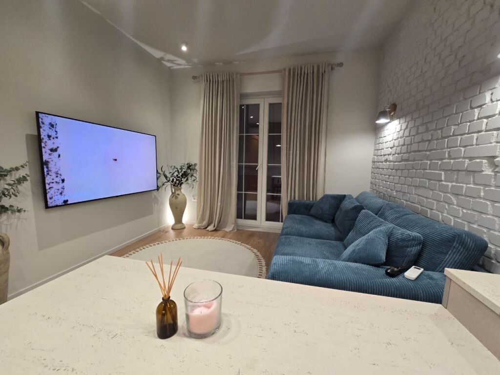 Affittasi 2+1, Myslym Shyr