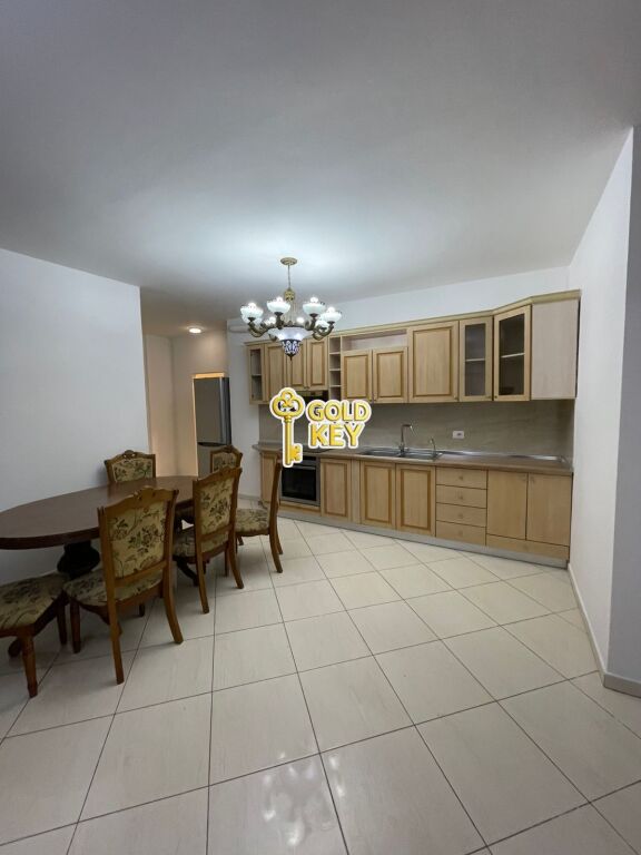 🏡 APARTAMENT ME QERA 2+1 (Pranë Bulevardit, Durrës)