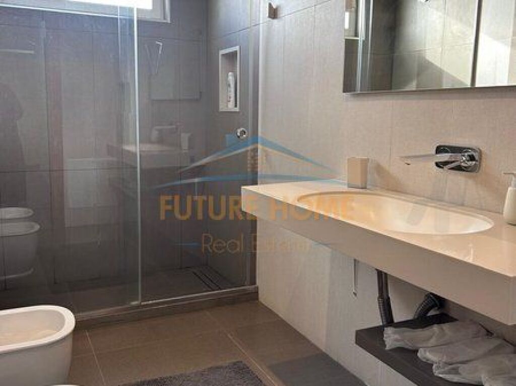 Shitet, Apartament 2+1+2+Verandë , Bllok