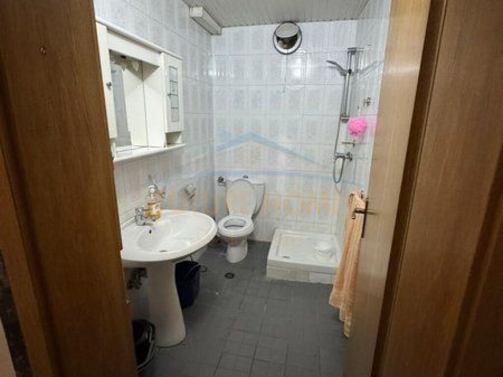 Rent, Apartment 2+1+2, Fortuzi Street, Tirana