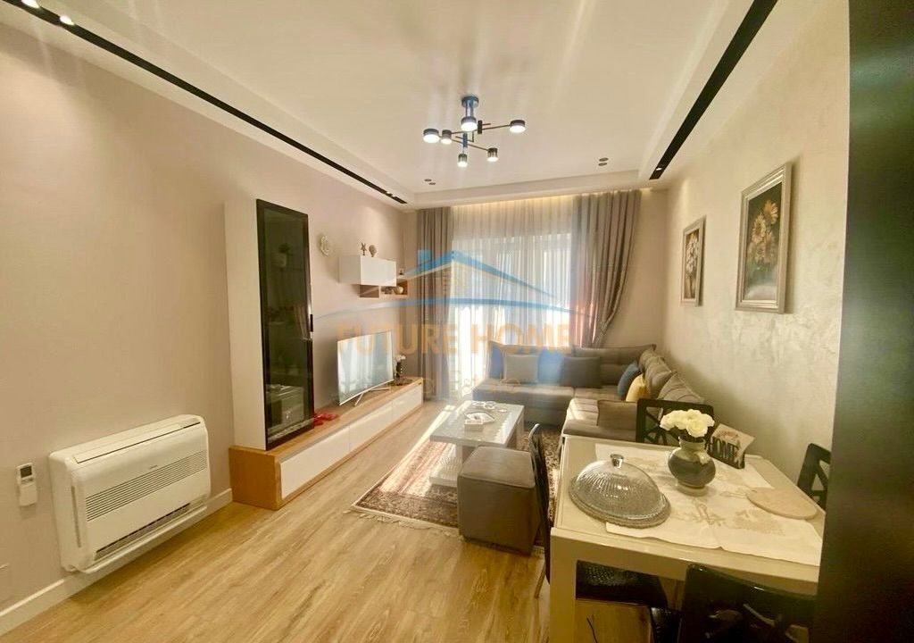 ✨ Luxury and Modernity at "Kontakti" – 1+1 for Rent at 21 Dhjetori! 🏠