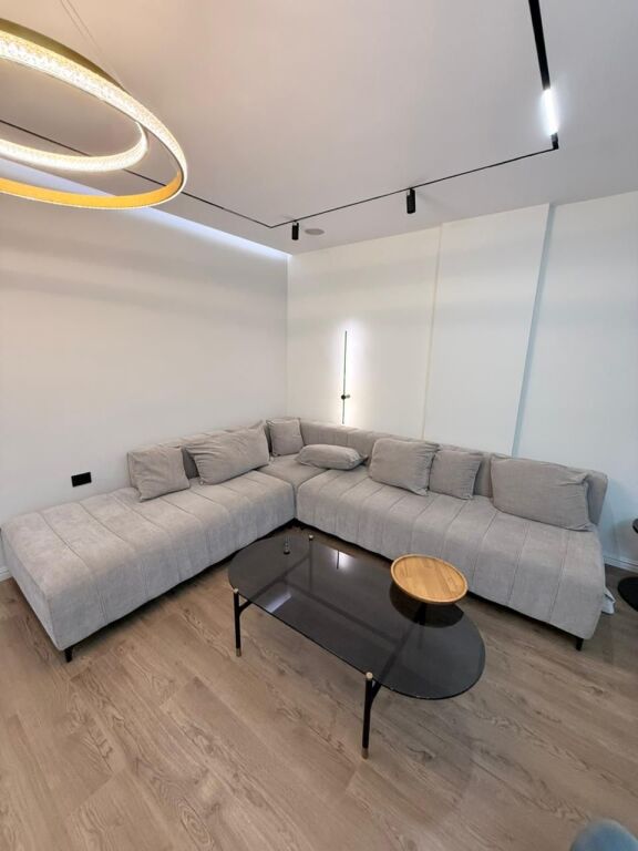 APARTAMENT LUKSOZ ME QERA TEK KOPSHTI ZOOLOGJIK