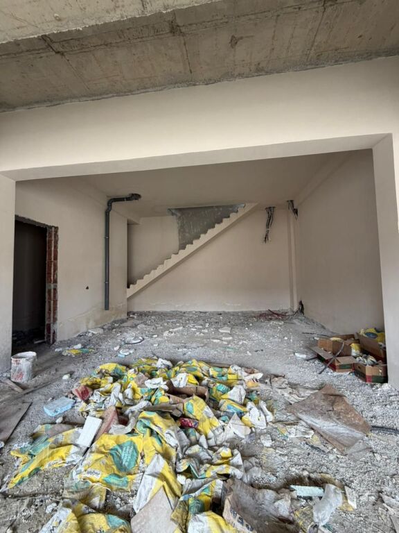 🏡 VILLA SU DUE PIANI IN VENDITA – Swan Residence 🏊‍♂️ Piscina privata: 33,2 m² | 🚗 Parcheggio privato: 37,36 m²