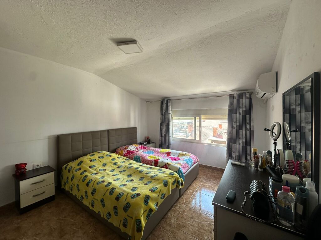 Tirane, shitet apartament 2+1+Ballkon Kati 4, 62 m² 160.000 € (Bulevardi Zogu I , Tirane)