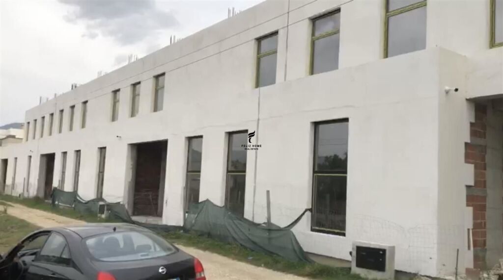 WAREHOUSES FOR RENT 2000 M2 KAMEZ 700,000 LEKE FH-67377