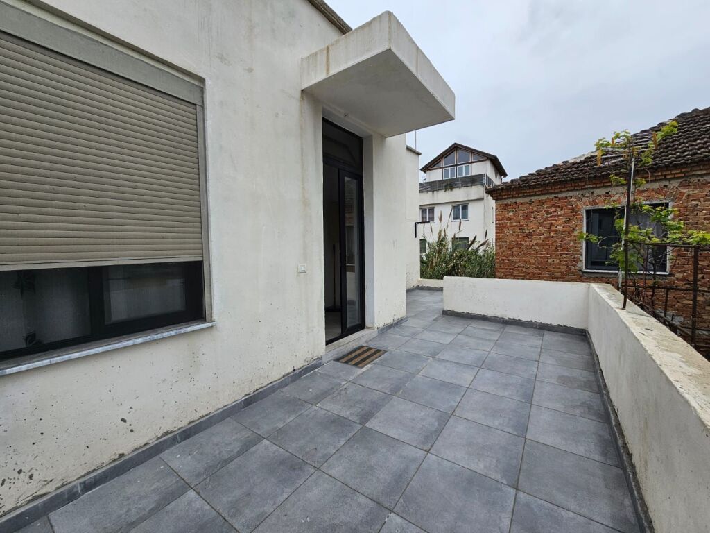 APARTAMENT 2+1 ME QERA TE ZONA E STADIUMIT, DURRES!