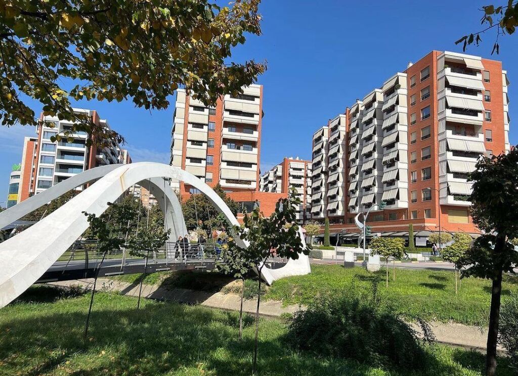 🏡 Jepet ambient komercial me qira te Kompleksi Delijorgji