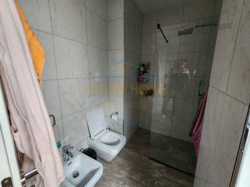 Shitet, Apartament 2+1+Post Parkimi, Liqeni i Thate, Tiranë
