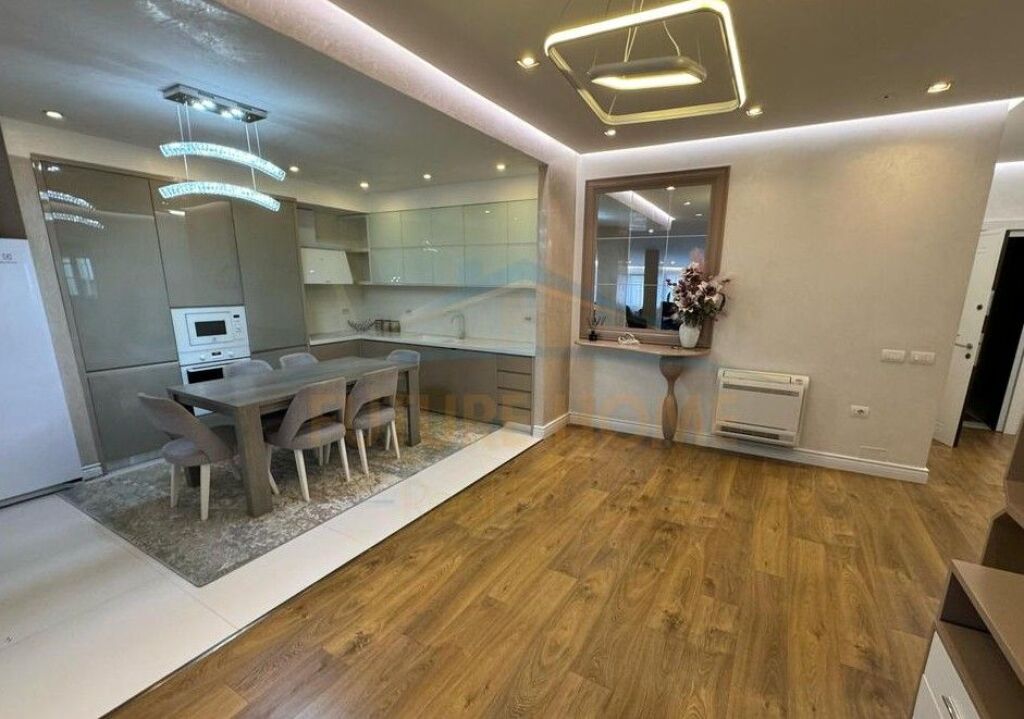 Shitet, Apartament 3+1+2 Poste Parkimi, Fresku