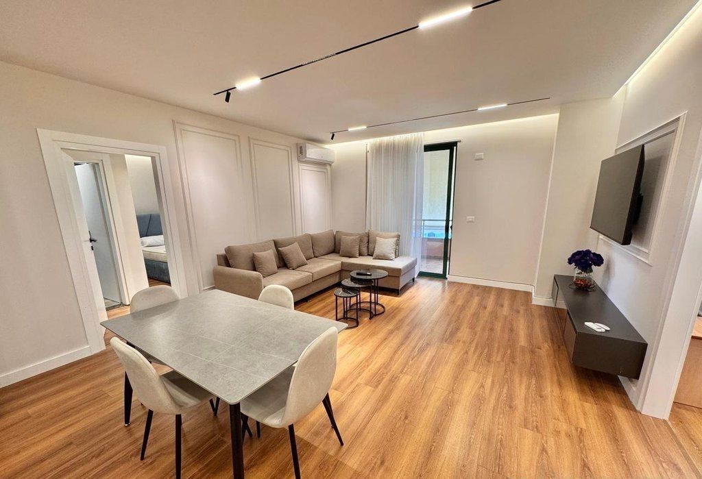 APARTMENT 2+1 NEAR THE NEW MARKET!