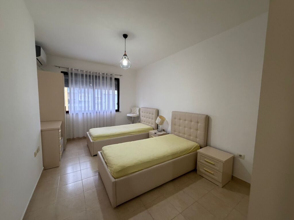 Jepet me qera apartament 2+1 + 2 + 🅿️📍 Astir, pranë Viles L  ✔️ Kati 5✔️ Pallat me ashensor✔️ I mobiluar✔️ Ambient i bollshëm dhe i organizuar mirë✔️ Përfshihet vend parkimi  💰 Çmimi: 600 euro/muaj  📞 Për më shumë informacion ose vizitë, kontaktoni
