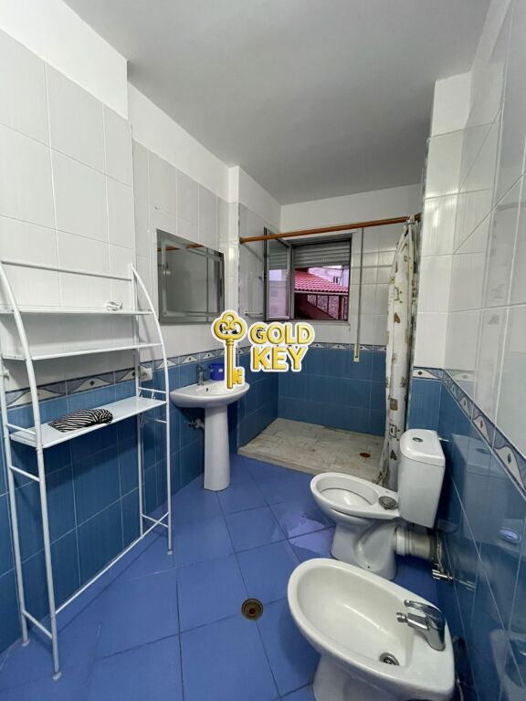 🏡 APARTAMENT ME QERA 2+1 (Pranë Bulevardit, Durrës)