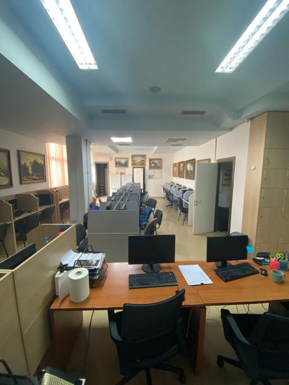 AMBIENTE IN VENDITA IN VIA ELBASANI