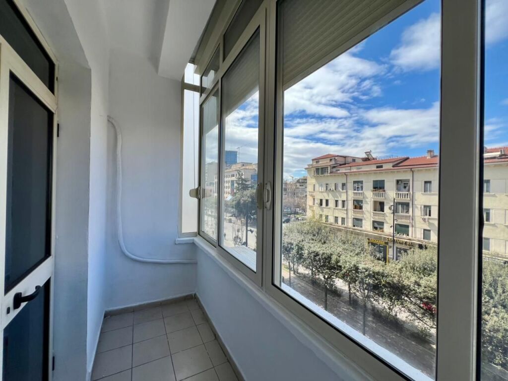 Jepet me Qira Apartament 2+1, “Bulevardi Zogu i Parë”, Tiranë