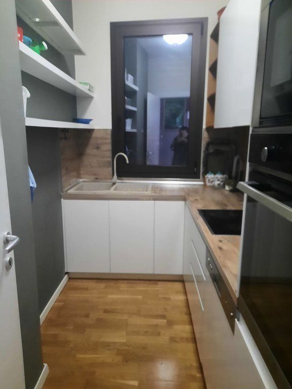 Apartament modern 1+1 me qira në Qendër të Tiranës – Rruga e Barrikadave