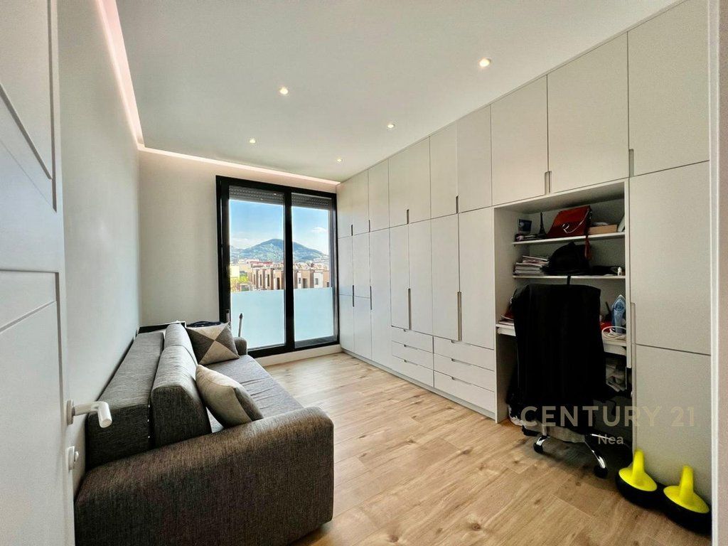 SHITET APARTAMENT 3+1+2 NË LUNDËR, PRANË TEG!