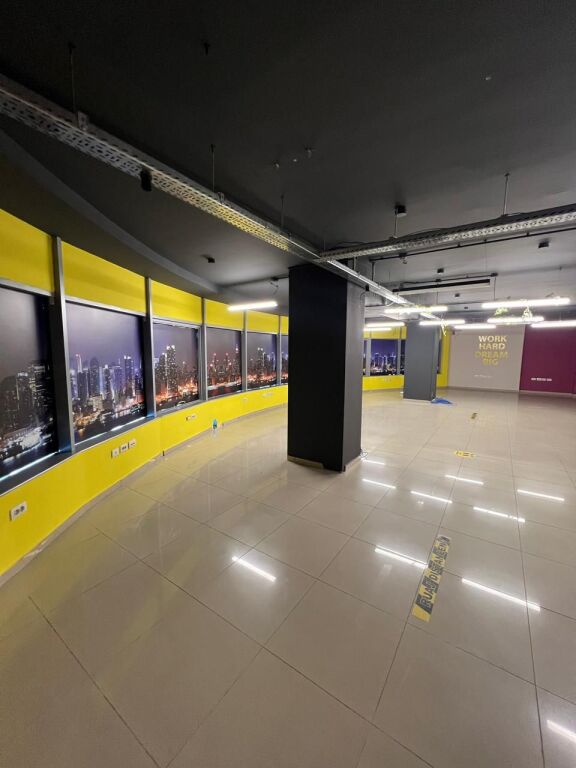 ZYRE PER QERA RRUGA E DDIBRES 250M2