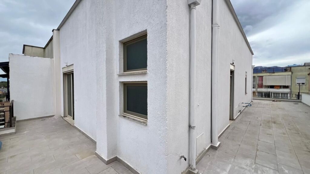 🏠 IN VENDITA: Appartamento 2+1+2 Bagni 📍 Yzberisht (Via Thoma Koxhaj) - €145.000 - Palazzo anno 2020 - 8° Piano - 172m² || Ampia veranda ideale per relax e famiglia 🔥