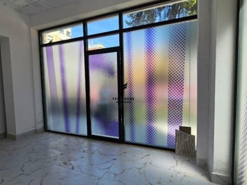 DYQAN ME QERA 27 M2 RRUGA E DURRESIT 45.000 LEKE FH-67264