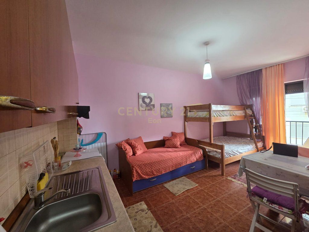 SHITET GAZINO APARTAMENT 50 M LARG DETI, SHKËMBI I KAVAJËS!!