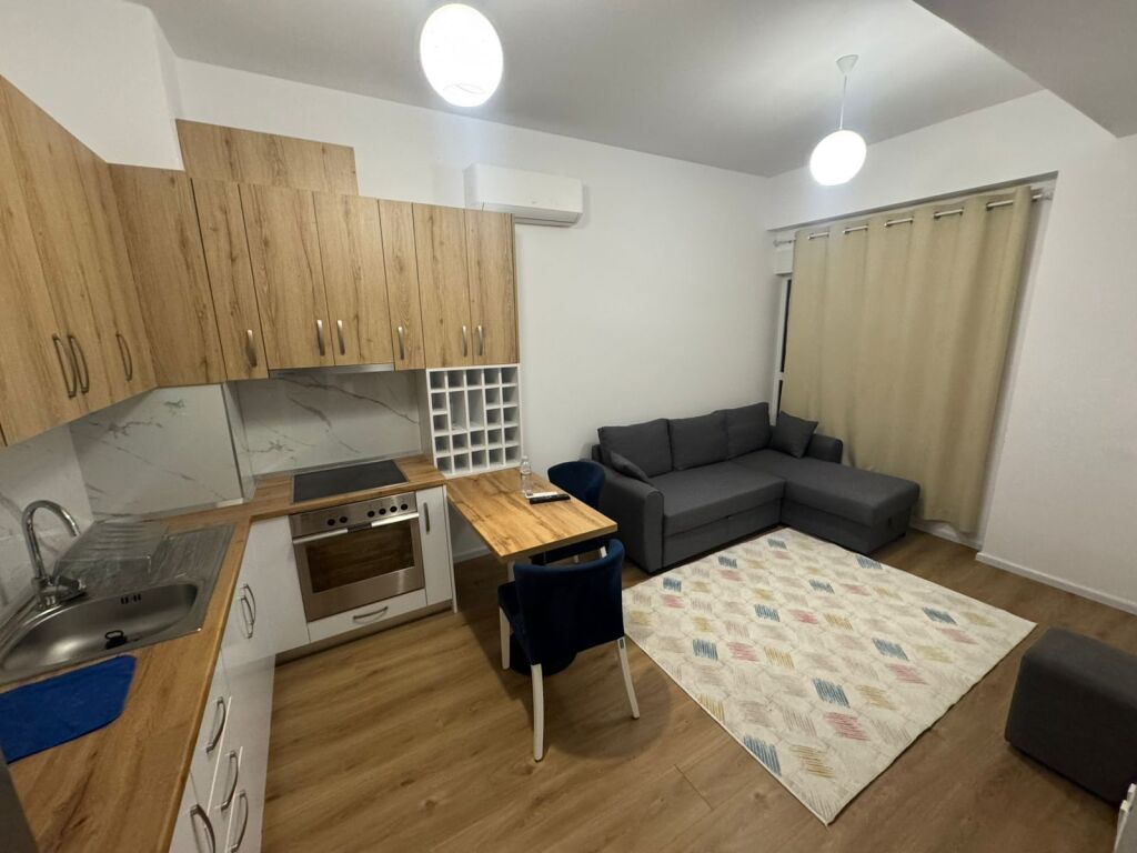 Appartamento 1+1 in affitto  Indirizzo: Complesso Ali Demi Kaimi  5° piano  Arredato  Prezzo 400 mila lek