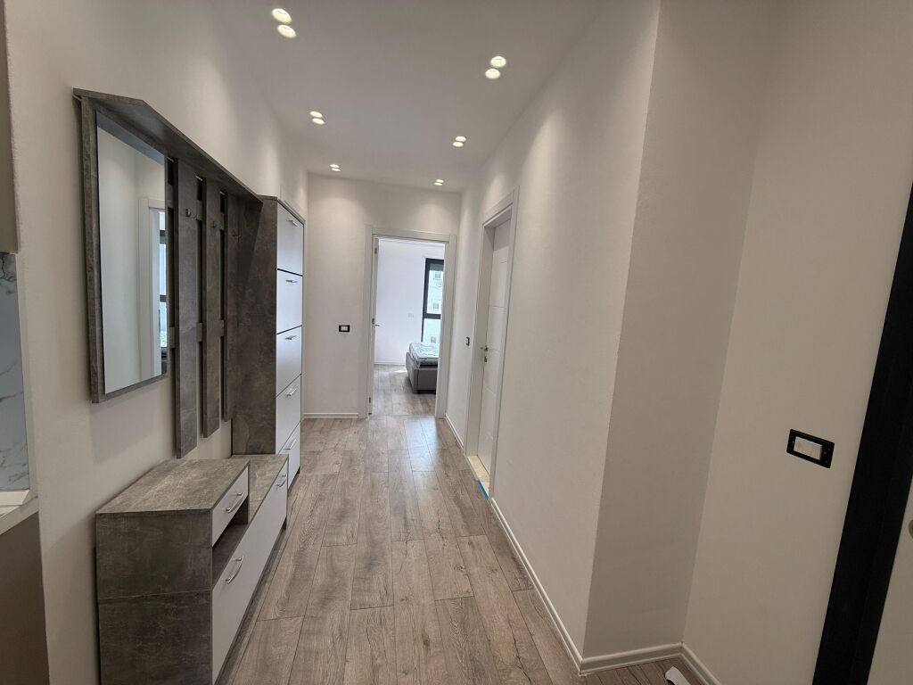 Ne Bulevardin e ri shitet apartament 2+1+2!