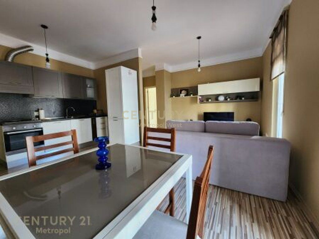 JEPET ME QIRA APARTAMENT 2+1 PRANE MYSLYM SHYRIT !