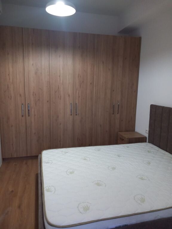 I rent an apartment at Rezidenca Kadiu, previously uninhabited. (Price 400 thousand lek). Agency not accepted